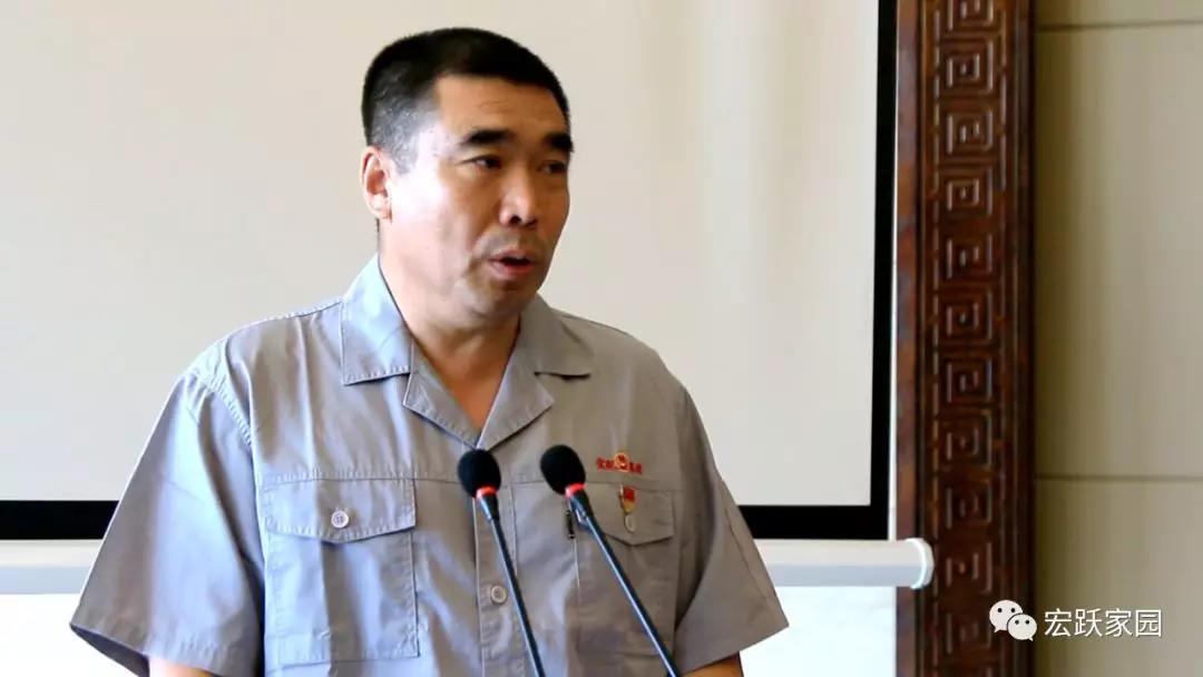 葫蘆島宏躍集團隆重舉行紀(jì)念建黨98周年暨新黨員入黨宣誓大會