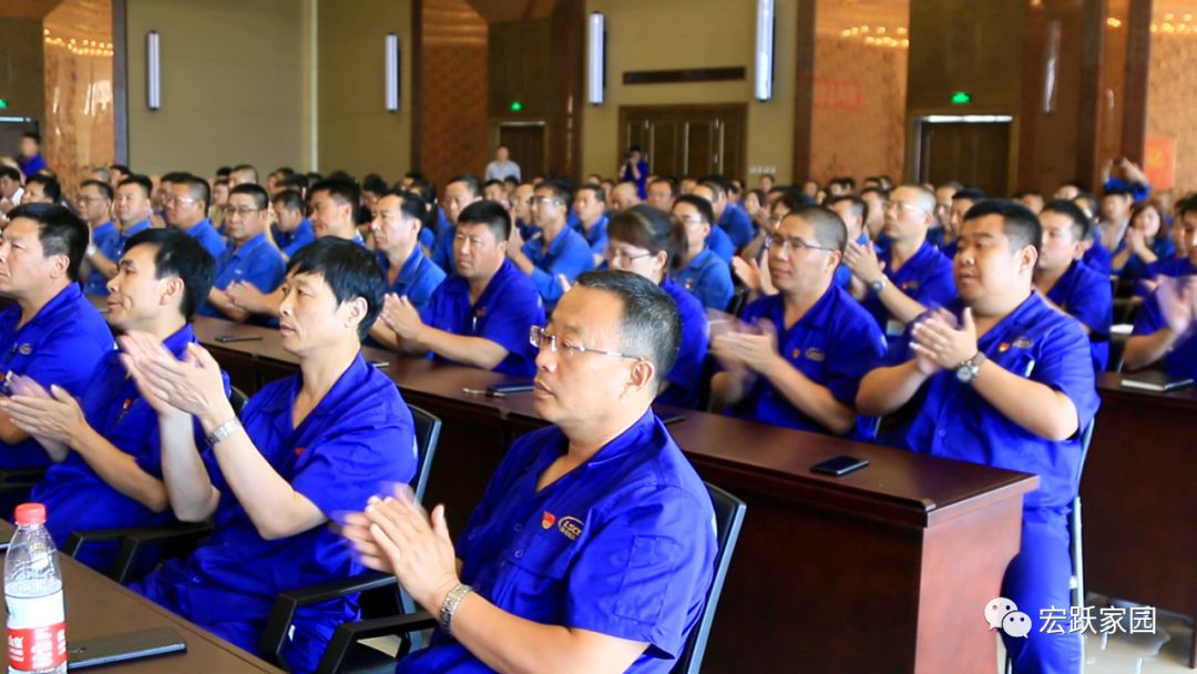 葫蘆島宏躍集團隆重舉行紀(jì)念建黨98周年暨新黨員入黨宣誓大會