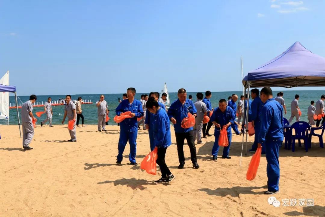 葫蘆島宏躍集團隆重舉行紀(jì)念建黨98周年暨新黨員入黨宣誓大會